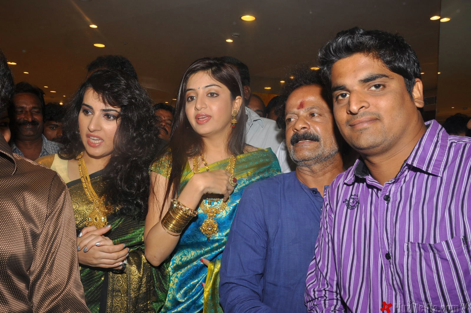 Archana, Poonam Kaur Inaugurate CMR Shopping Mall - Gallery | Picture 91434